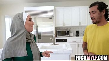 My Hijabi Stepmom Fapping 