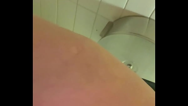 Play MP4 - peeing in shopping market toilet