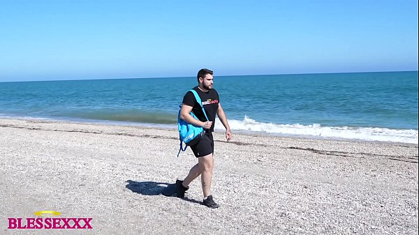 Play MP4 - Straight male walking along the nude beach - Magic Javi