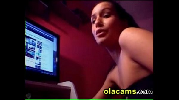 Sexy skinny teen brunette oiledbody webcam