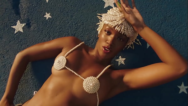 IZA TODA GOSTOSA SEXY E_SEMI NUA