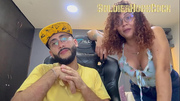 The MILF Roxana visits me and ends up sucking my cock 