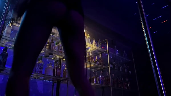 Depois de dan&ccedil;ar no enigma club minha esposa foi destribuir a buceta na glory hole 