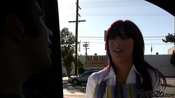 This is how to pick up a waitress