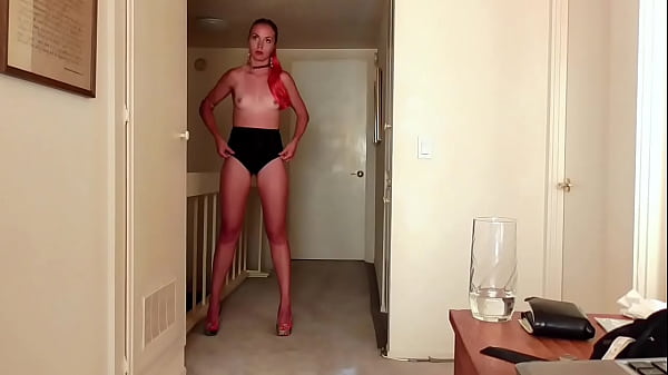 Play MP4 - Juls' Hallway Burlesque - BTS