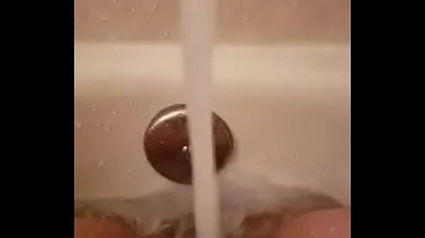 Play MP4 - Xania Lombar - In the shower