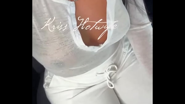 Roupinha para curtir um cineminha com meu corno blusinha aprovada acabei de postar no meu vip uns cliks de agora 