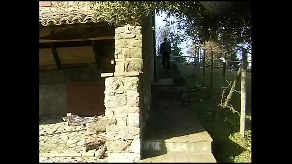 Play MP4 - Bellissima morettina si fa inculare dall'uomo dei suoi sogni