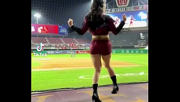 Nonton Como Alborotas A Los Hombres thumbnail