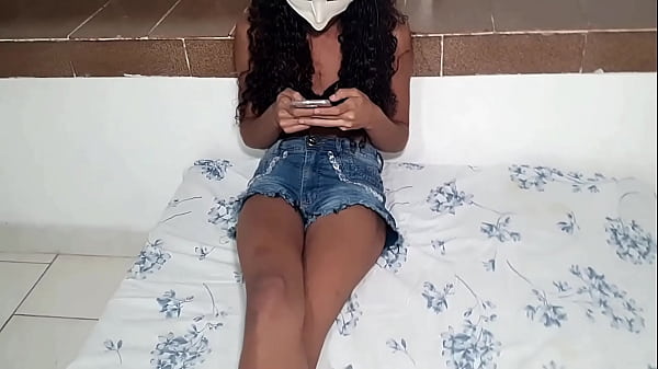 Sexo a 3 real amador com a novinha magrinha do rio de janeiro fodendo com pradastro e amigo