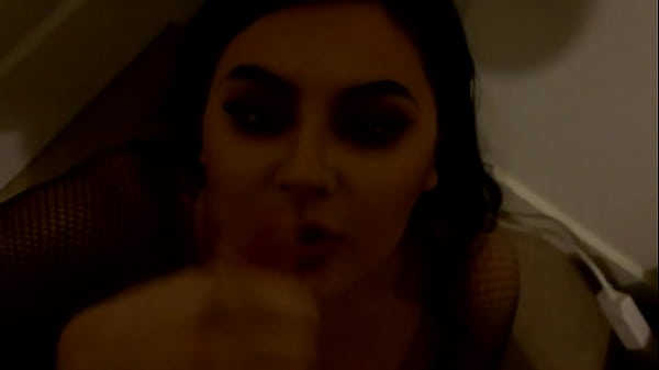 Nonton Cute Brunette Takes A Big Facial thumbnail