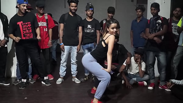 SEXY_dance SHEETAL PERY ORGANISER SPECIAL SHOWCASE AT_SKILLZ_WAR 2017