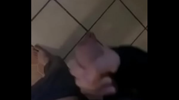 Me habla para le mande video y se masturbe