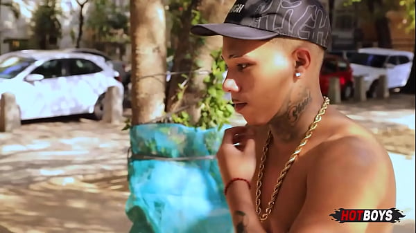 Play MP4 - Novinho rabudo dando pra v&aacute;rios&excl;