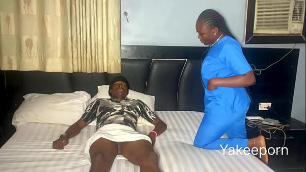 Nonton Ebony Nurse Got So Horny When She Sees Her Patient Erecting thumbnail