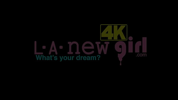 Nonton Aspiring Blonde Model Close-up Look thumbnail