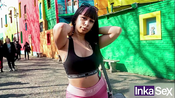 Modelo argentina es captada por seguidor en la Calle Caminito cerca al estadio del Boca Juniors 