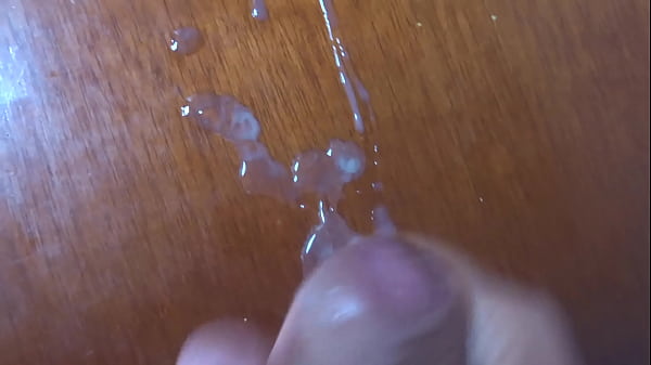 Jerking off and cumming / me la jalo y me vengo