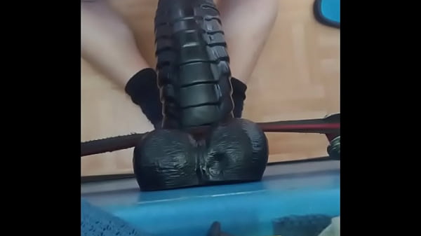 Kleiner Analfick am_Morgen_mit XXL_Dildo