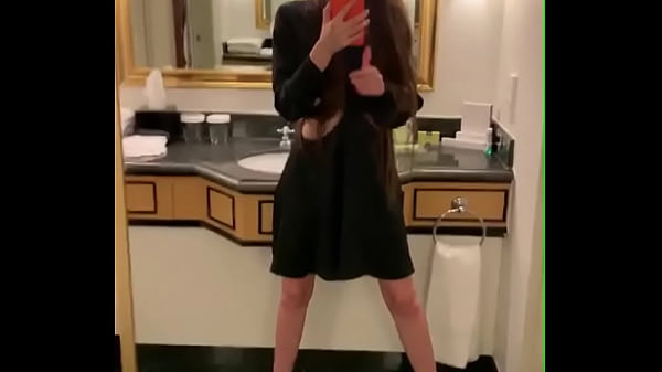 Nonton Sexy Teen Plays With Herself In Front Of The Mirror thumbnail