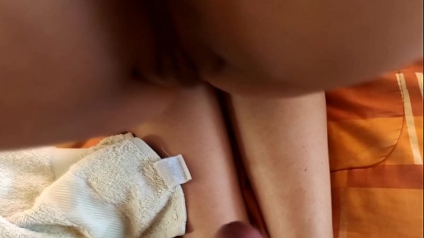 Espío a mi prima y_me la follo despues_de bañarse