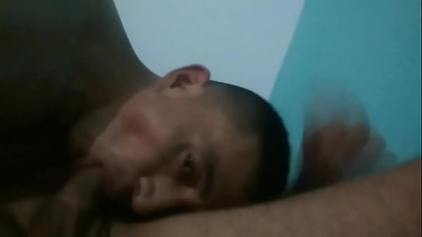 Siendo macho le convenc&iacute; para una mamada 