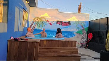 Aquela Pega&ccedil;&atilde;o A 3 Na Piscina thumbnail