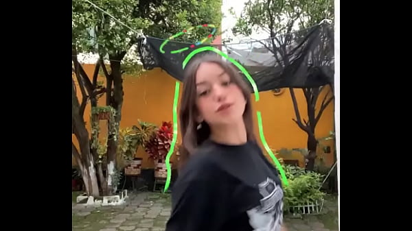 Joven actriz mexicana bailando con sexy mini short negro, ass piernas sexy hot g&uuml;era nalgona piernuda demasiado caliente con ganas de mamada de culito 