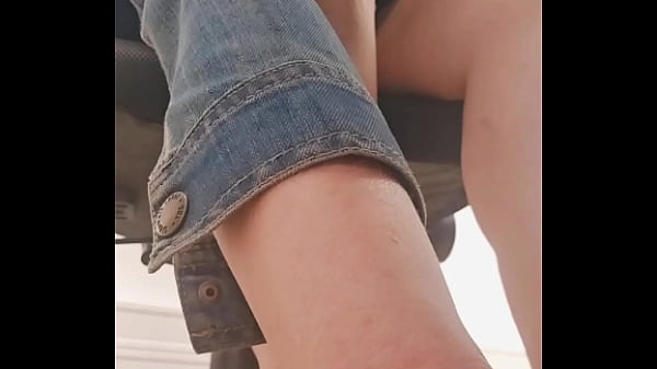 Nonton Au Bureau thumbnail