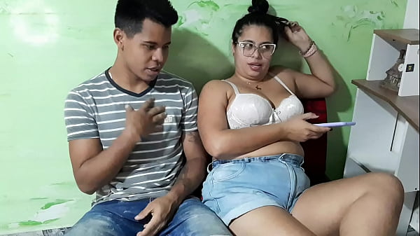 Le pido un consejo a mi hermanastra y terminando un instructivo de c&oacute;mo hacer un oral