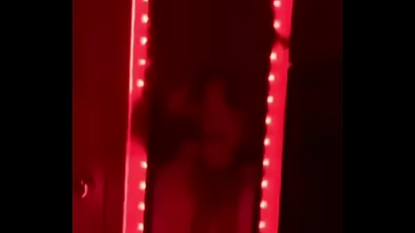 Nonton Ebony Teen Shows Off thumbnail