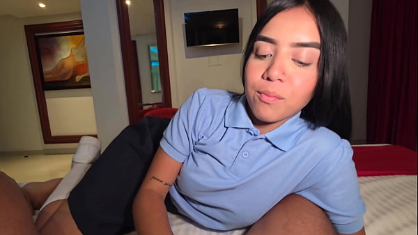 Play MP4 - Video porno de una estudiante uniformada