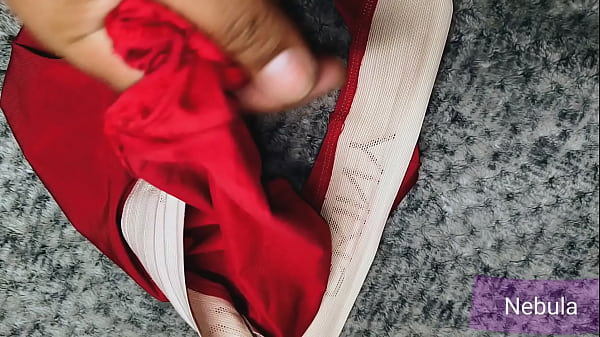 Play MP4 - Me masturb&eacute; con los panties rojos usados de mi mejor amiga