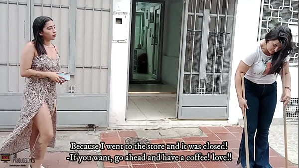 Lindas vecinas lesbianas muy cachondas se follan sus co&ntilde;os para cumplir sus fantas&iacute;as