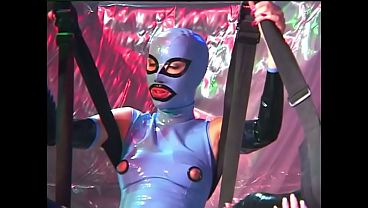 Nonton Three Submissive Latex Sluts Devour Their Master thumbnail