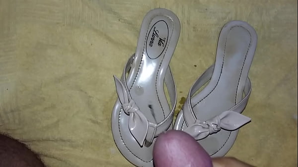 Play MP4 - Gozando na rasteirinha da esposa