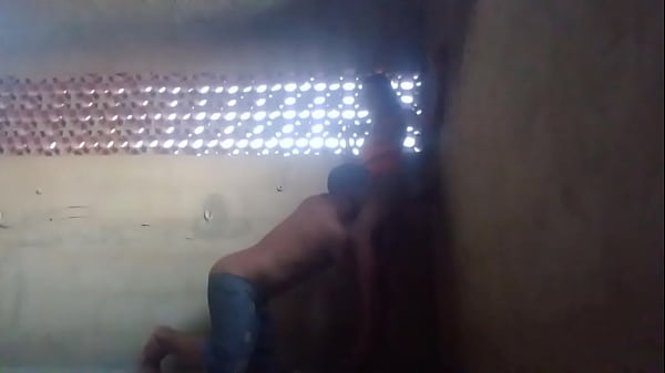 Dei gostoso no meu terra&ccedil;o para o marido da minha amiga 