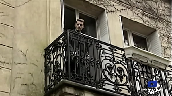 Play MP4 - Anita la femme du s&eacute;lectionneur pr&eacute;f&egrave;re la bite du joueur de foot