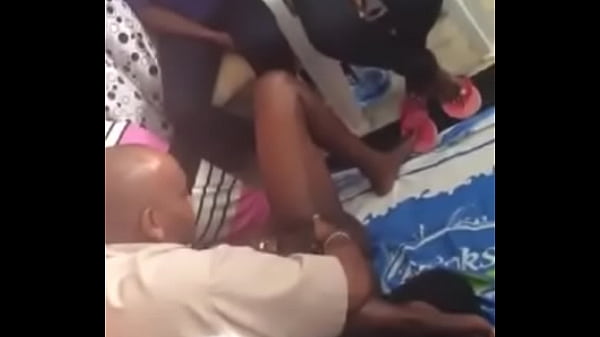 Man teaching ladies howthey shopuld befingered