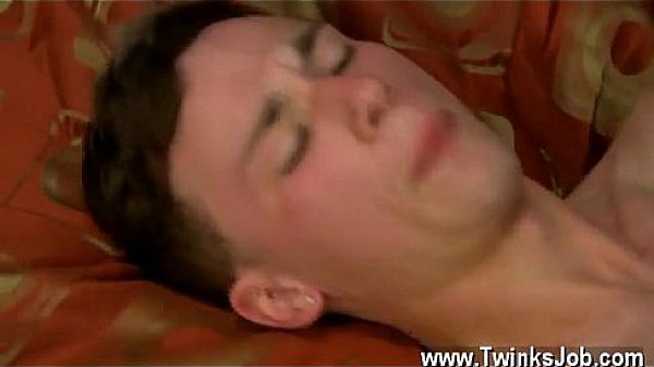 Gay guys Preston gets Hunter naked and deepthroats his uncircumcised 