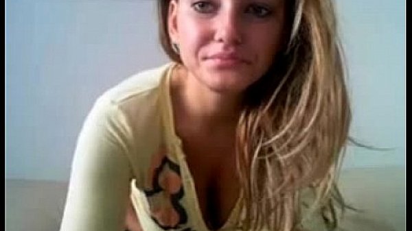 Nonton Busty Blonde Shwing Her Nice Natural Tits thumbnail