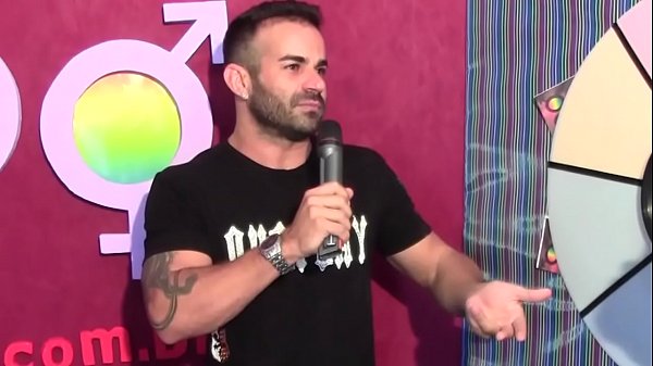 Momentos especiais do ator porno Brenno Santiago no PapoMix 