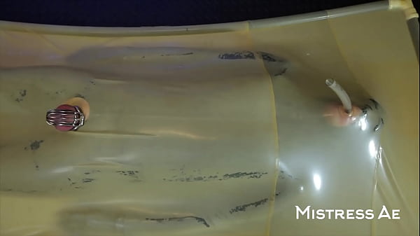 Nonton Vacbed Squirting: Mistressae Having Fun With Tranluscent Vacbed And Funnel thumbnail