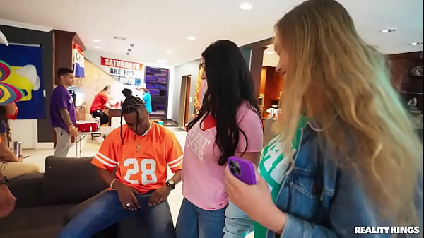 Nonton Whole Video thumbnail