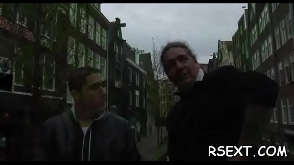 Mature_hooker gets downand sucks dick_previousto getting licked