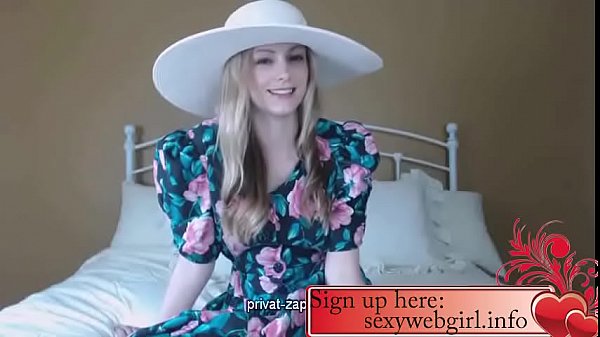 Sexy blonde show_your pussy