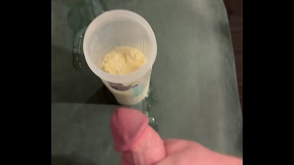 Play MP4 - Big Dicked White Bodybuilder Cums Into His Own Protein Shake