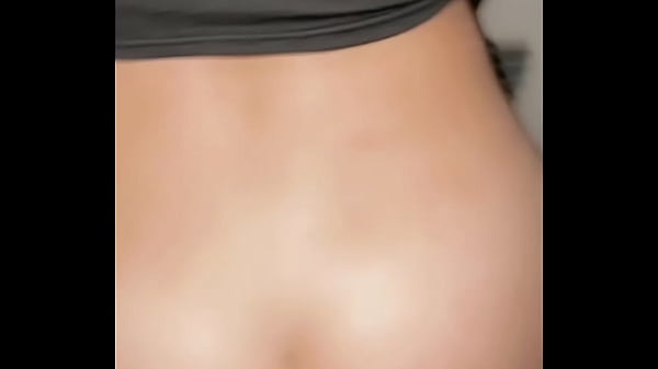 Un desconocido me vio masturbandome y me ofreci&oacute; su polla gruesa