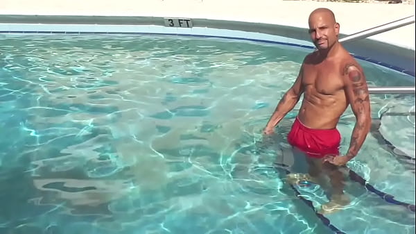 HARDBODY ITALIAN PORNSTAR MAXXX LOADZ_IN THE POOL FLEXING SHADOW BOXING BRO
