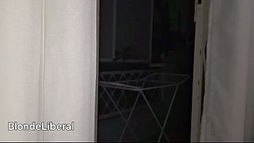 Nonton Dona De Casa Safada Se Exibindo Pra Quem Passa Ma Rua, Enquanto Seu Marido Trabalha thumbnail